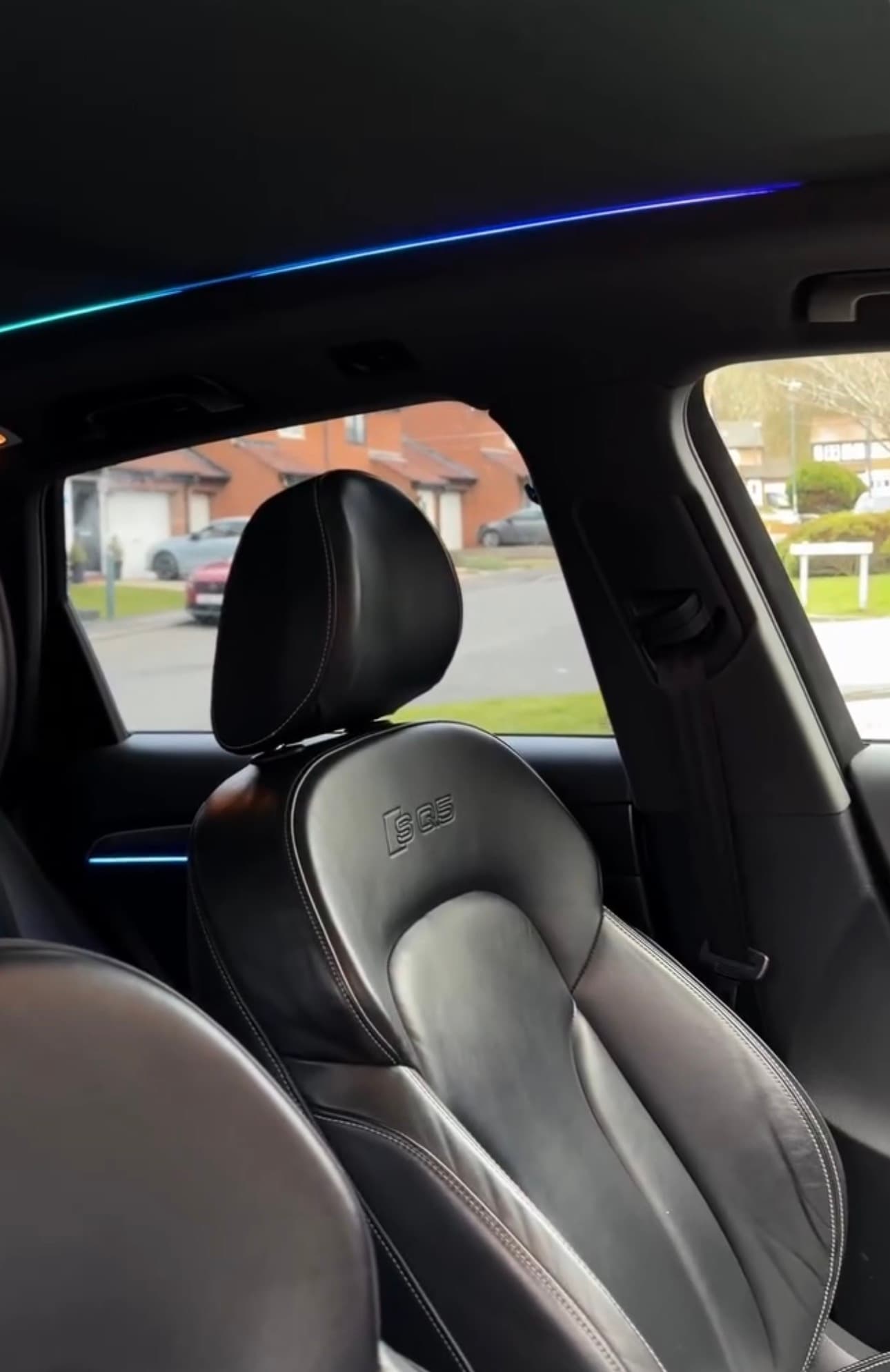 Volkswagen Golf — Rear door lines